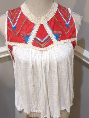 Embroidered Crochet Yoke Sleeveless Camisole - Red & Cream